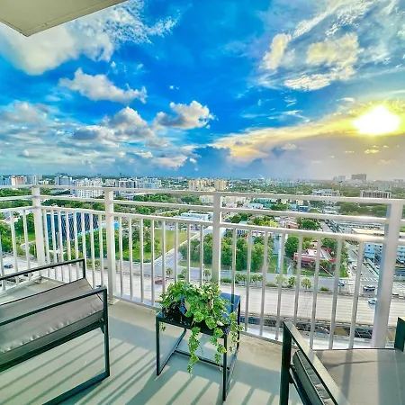 Free Parking Pool 391Mbps Gym Balcony City Views